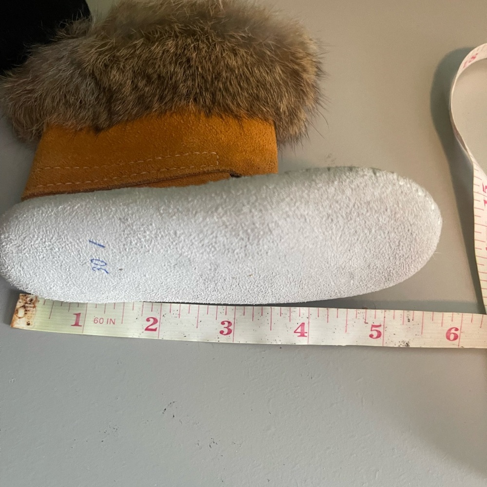 Taos Tan Suede Leather Fur Trim Moccasin Boots Baby Toddler Size 5 NEW - Picture 9 of 9